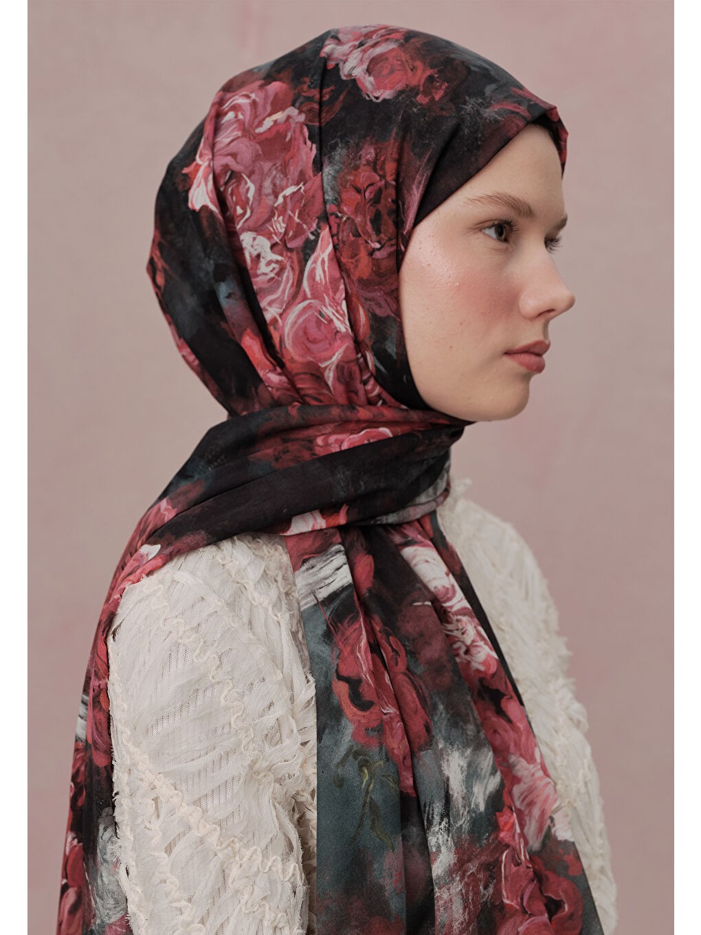 Love In Bloom Desen Vual Şal Siyah-3