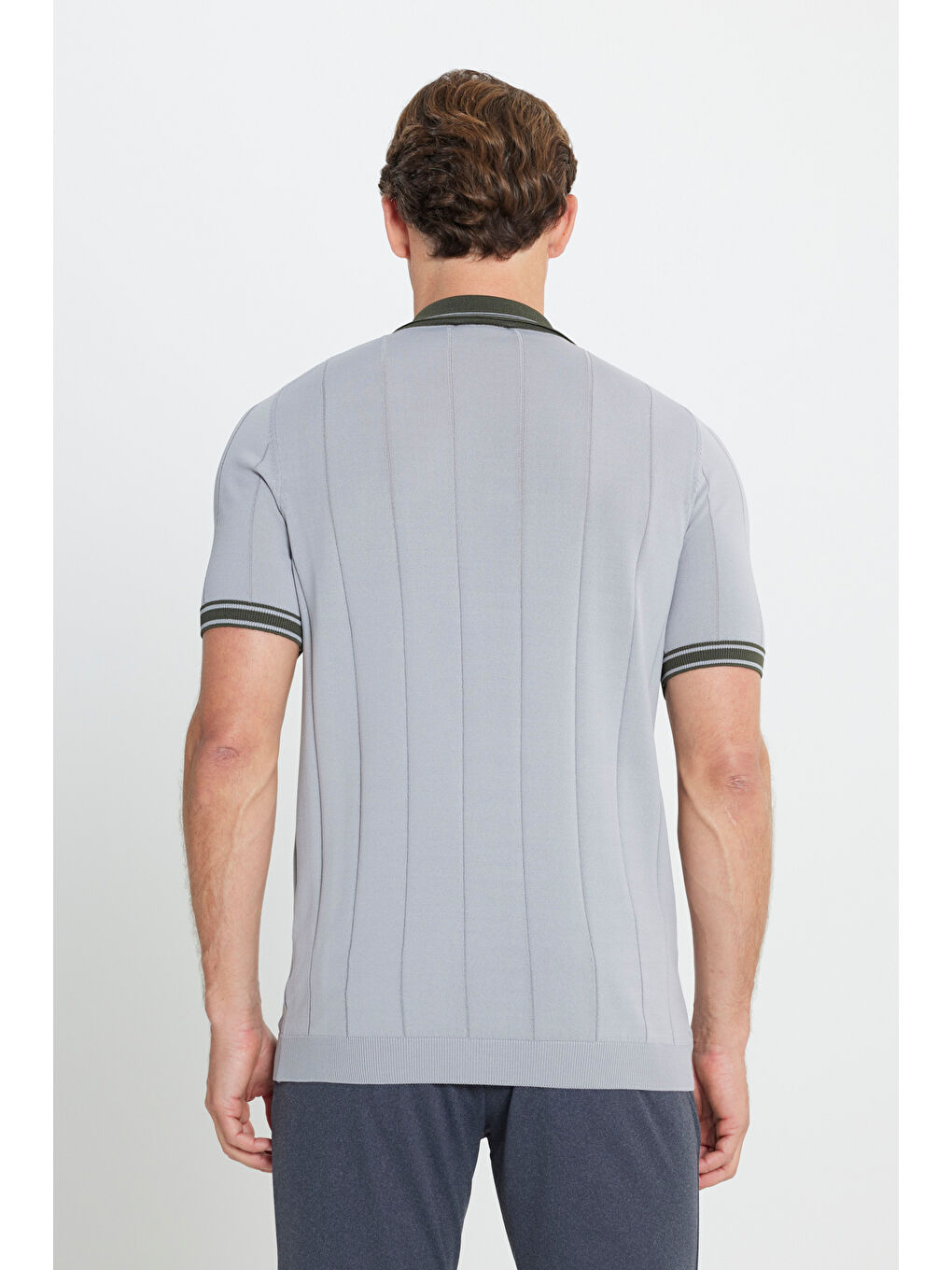 Erkek Gri-Haki Standart Fit Normal Kesim Polo Yaka Jakarlı Triko Tişört-4