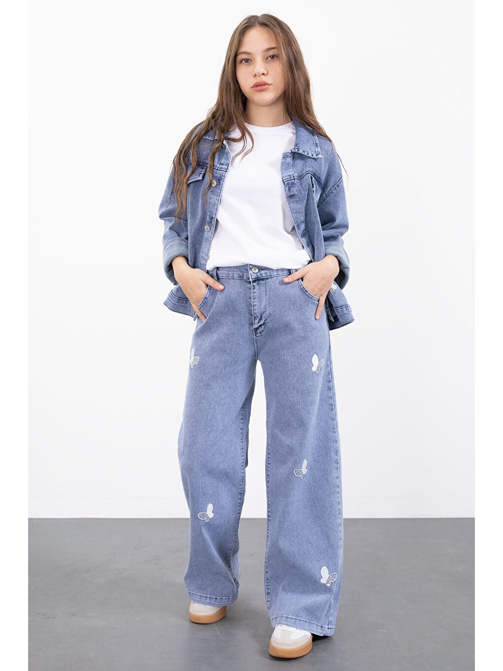 Mavi Kelebek Nakışlı Düğmeli Ceketli Pantolonlu Kız Çocuk Jean Takım 23446