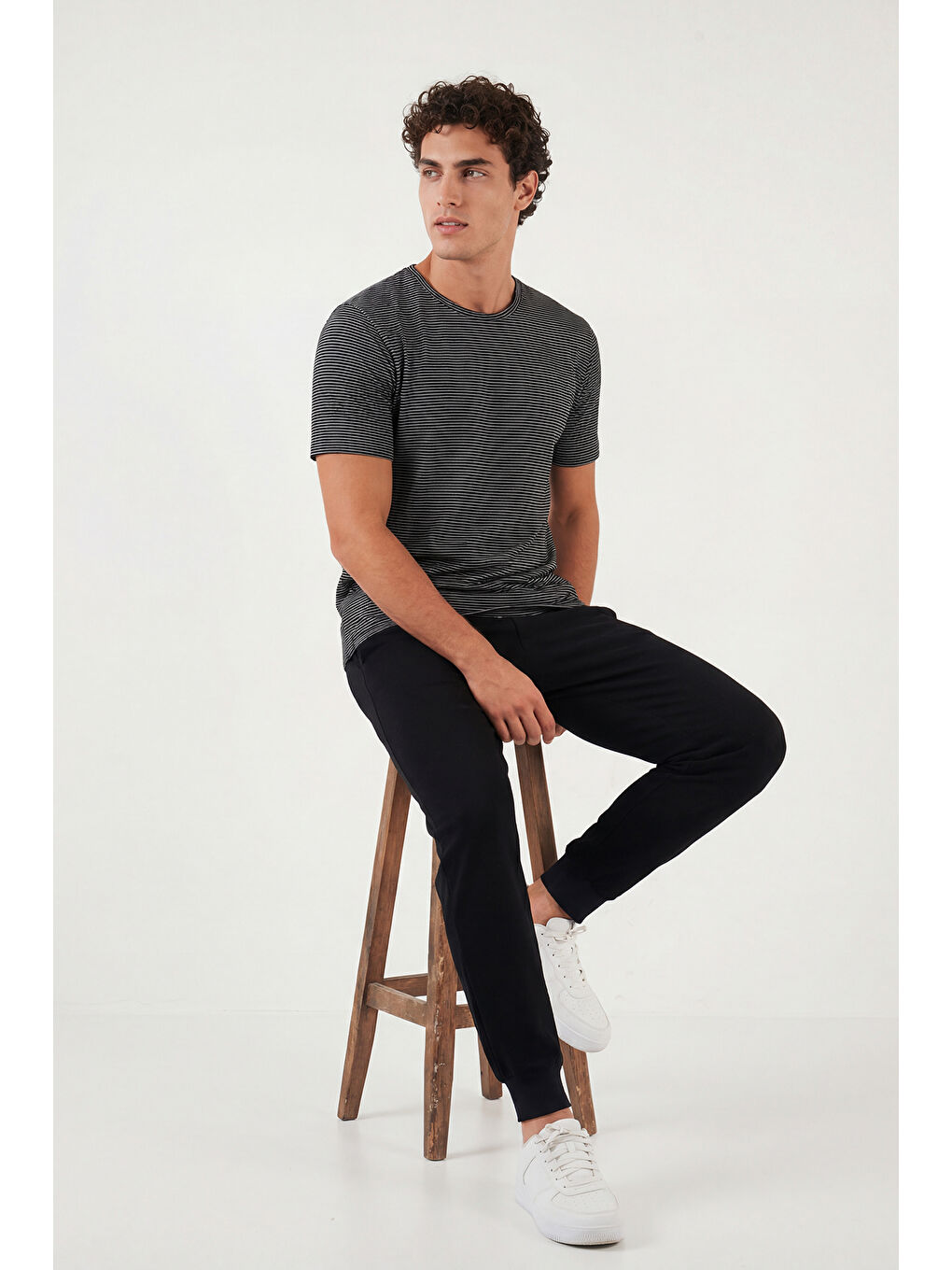 Siyah Pamuklu Regular Fit Çizgili Bisiklet Yaka T Shirt 5904030-2