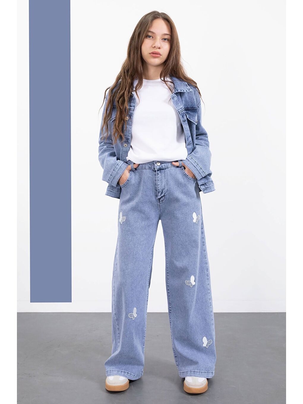 Mavi Kelebek Nakışlı Düğmeli Ceketli Pantolonlu Kız Çocuk Jean Takım 23446-1