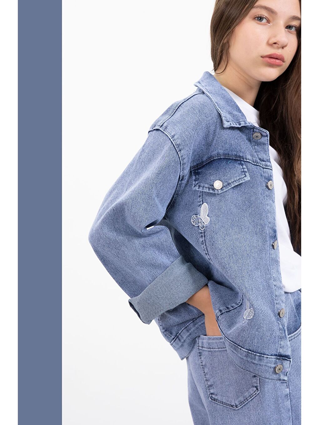 Mavi Kelebek Nakışlı Düğmeli Ceketli Pantolonlu Kız Çocuk Jean Takım 23446-2