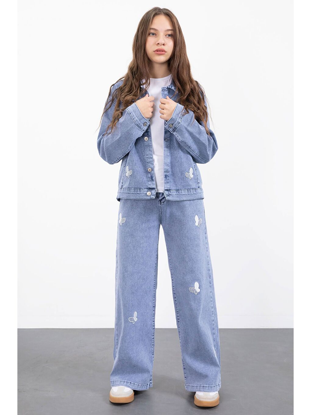 Mavi Kelebek Nakışlı Düğmeli Ceketli Pantolonlu Kız Çocuk Jean Takım 23446-3