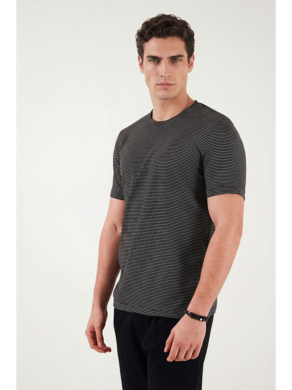 Siyah Pamuklu Regular Fit Çizgili Bisiklet Yaka T Shirt 5904030-4