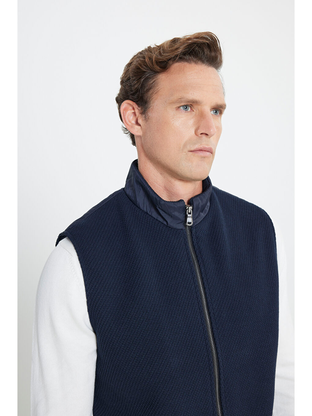 Erkek Lacivert Standart Fit Normal Kesim Dik Yaka Desenli Yelek-3