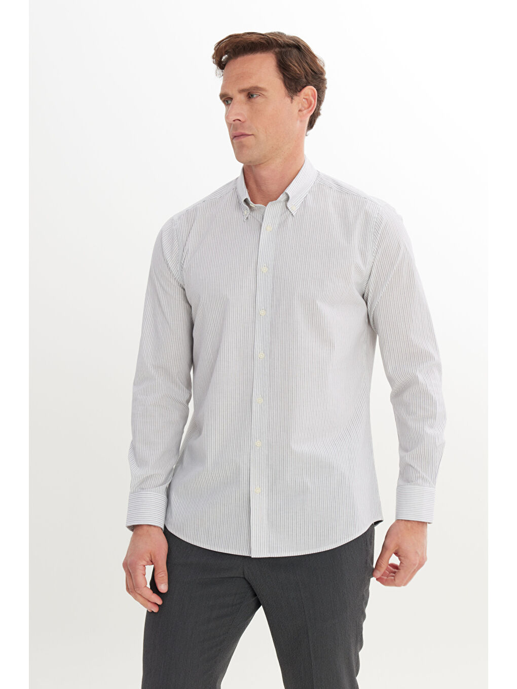 Erkek Açık Gri %100 Pamuk Slim Fit Dar Kesim Düğmeli Yaka Gömlek-2