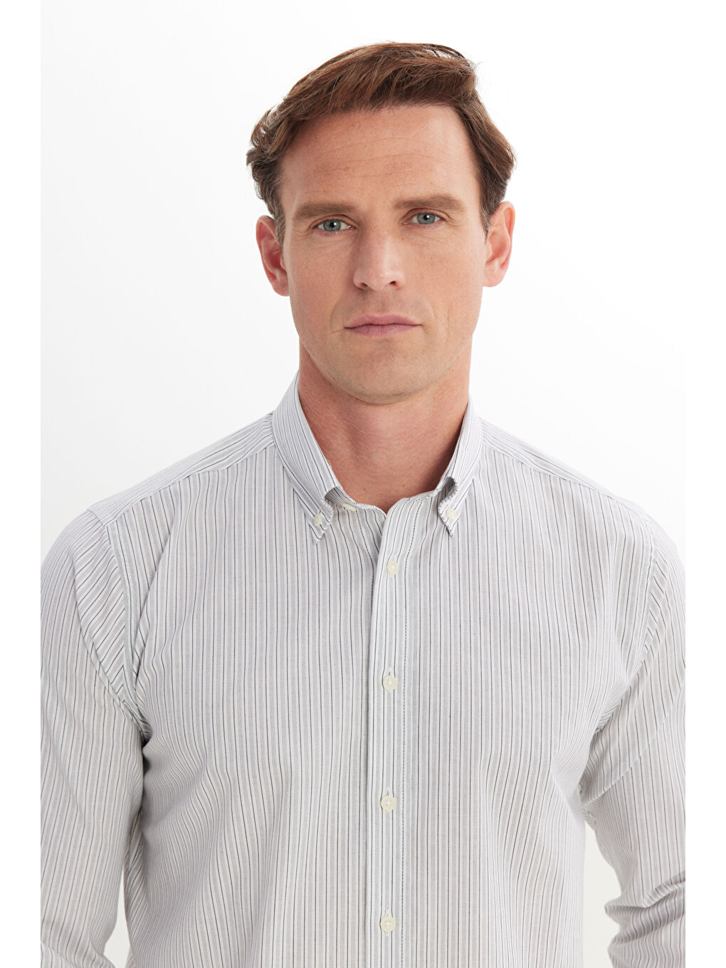 Erkek Açık Gri %100 Pamuk Slim Fit Dar Kesim Düğmeli Yaka Gömlek-3