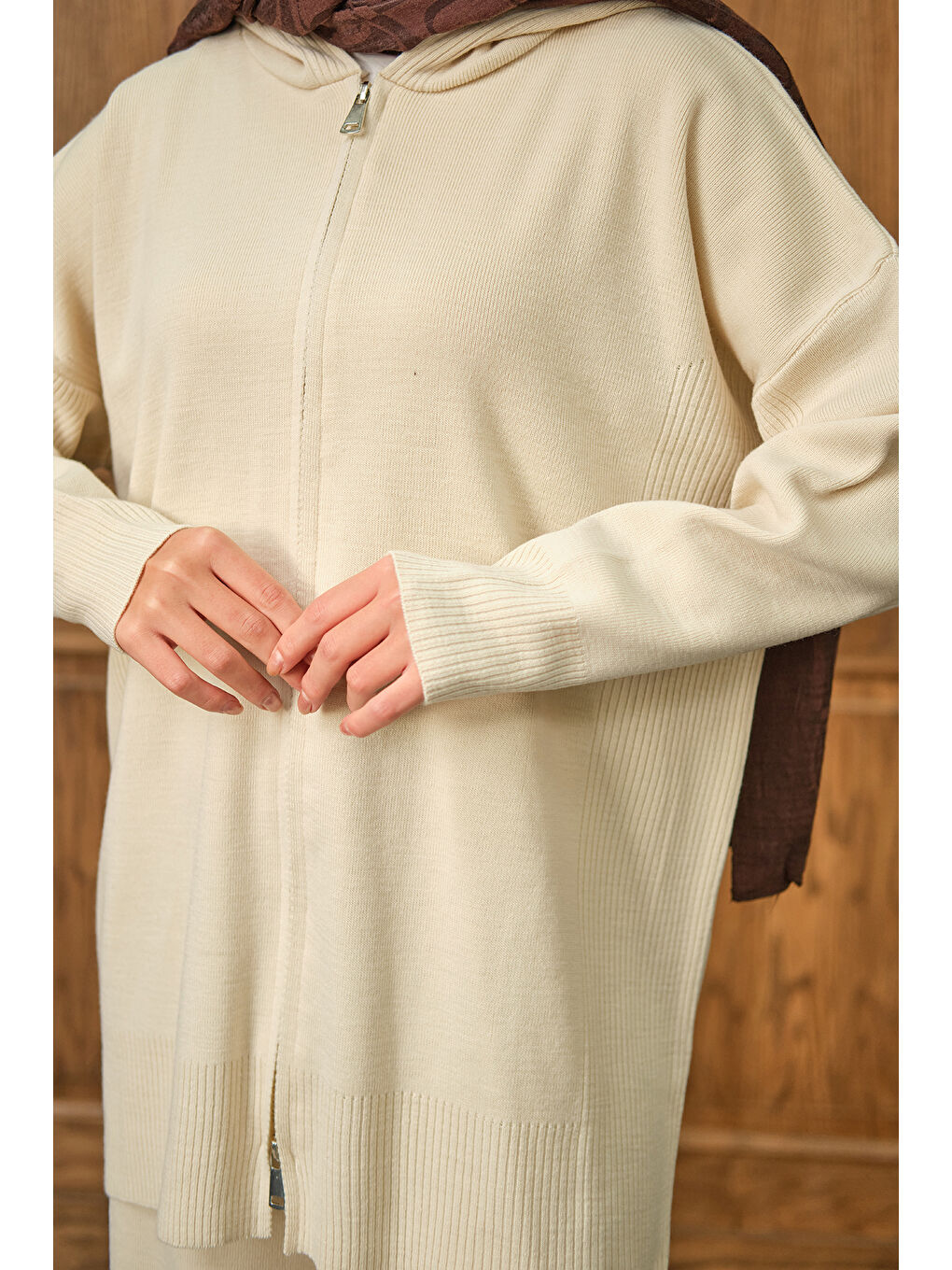 Ekru Kadın Kendinden Desenli Triko Takım Krem-4