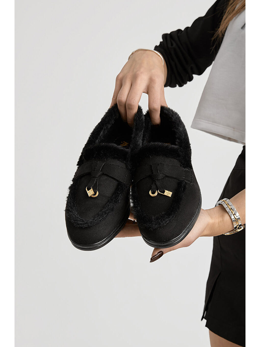 Kadın Siyah Termo Taban Kürk Detaylı Süet Görünümlü Tokalı Günlük Loafer Ayakkabı-1