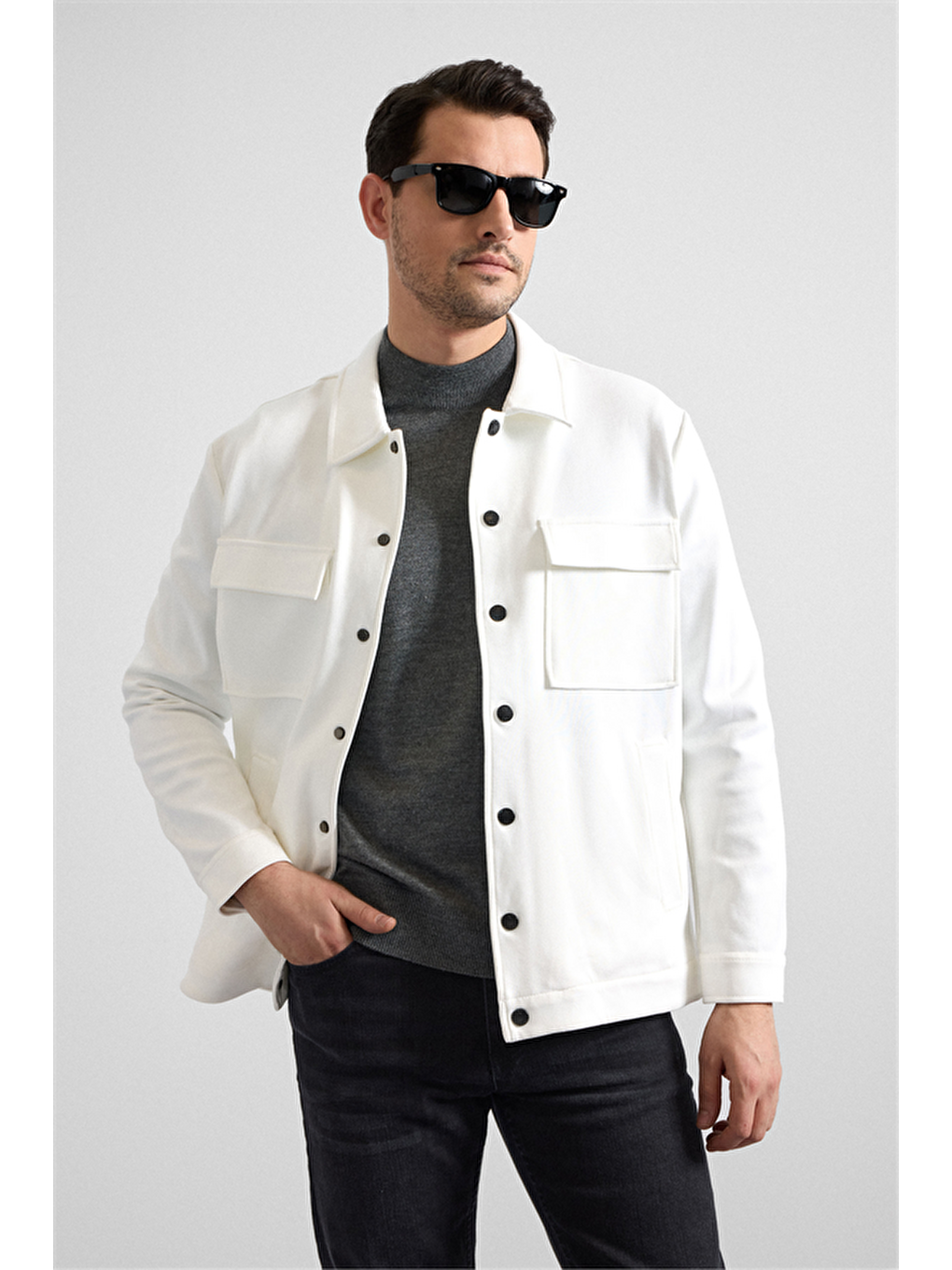 Beyaz Regular Klasik Yaka Kapaklı Cep Mont-1