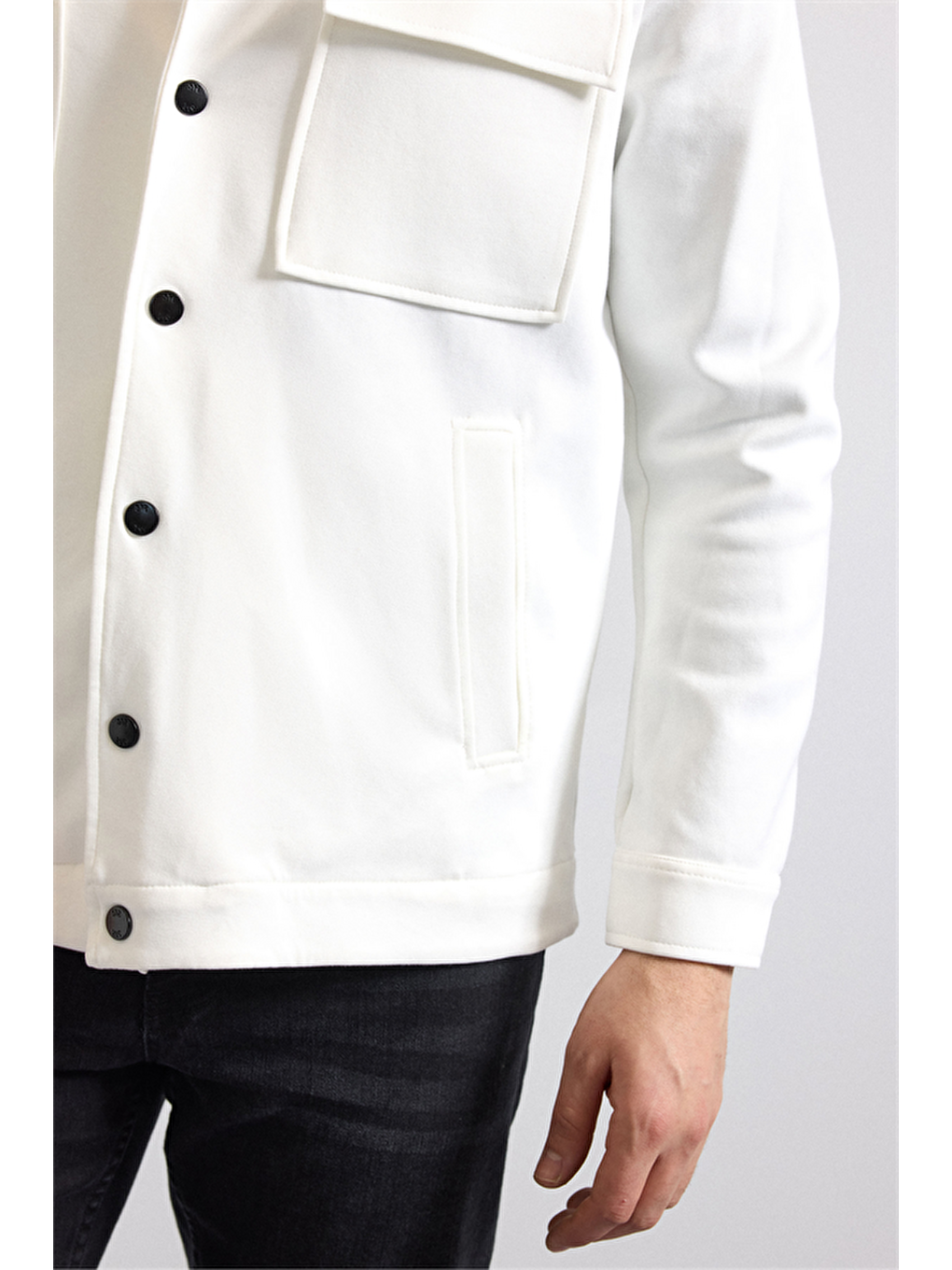 Beyaz Regular Klasik Yaka Kapaklı Cep Mont-4