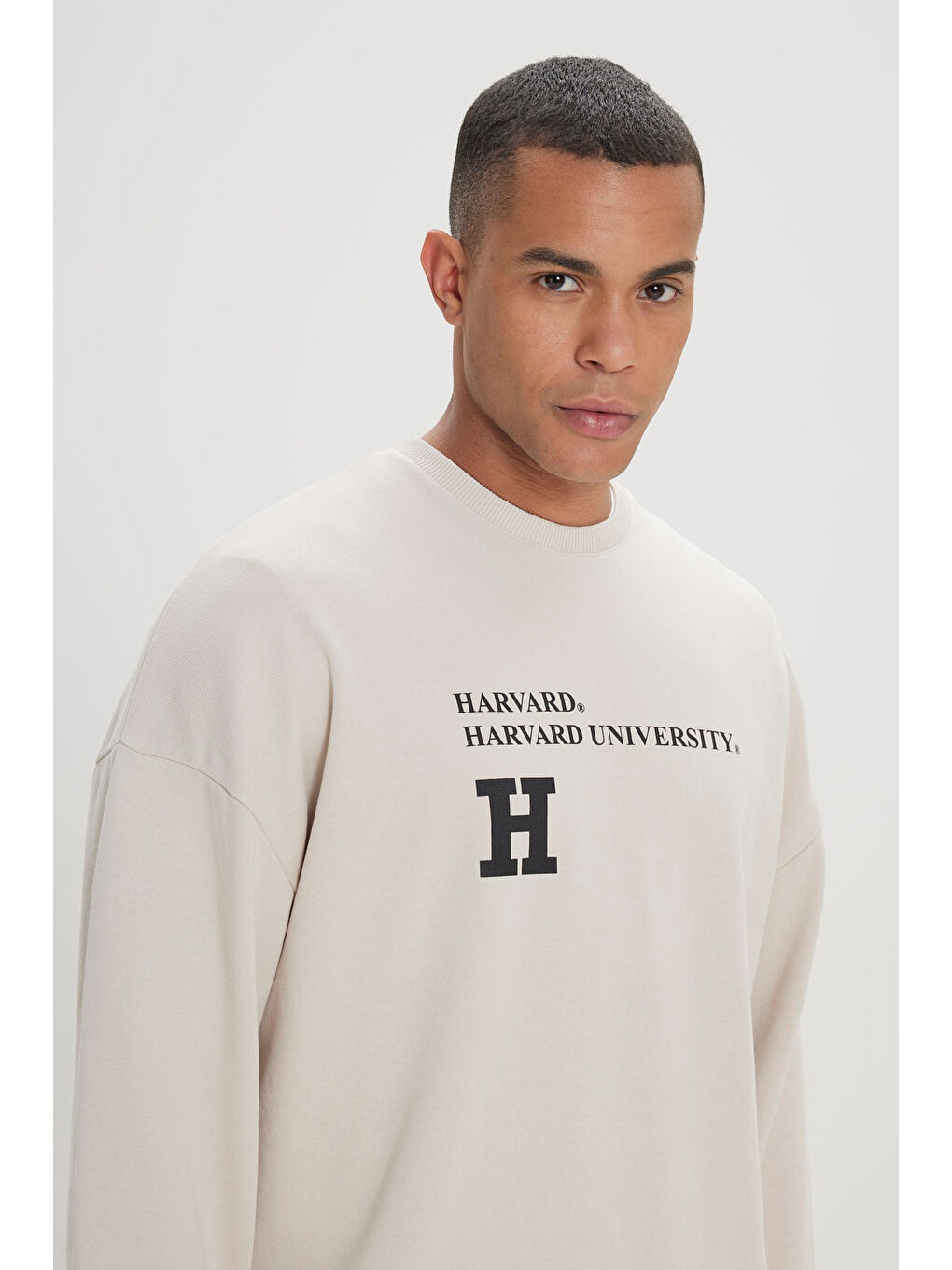 Erkek Açık Bej Oversize Fit Bol Kesim Harvard Lisanslı 3 İplik Pamuklu Bisiklet Yaka Sweatshirt-2