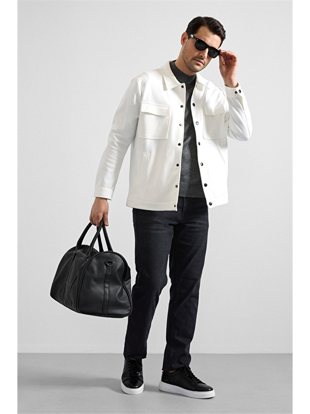 Beyaz Regular Klasik Yaka Kapaklı Cep Mont-6