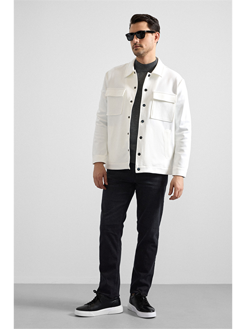 Beyaz Regular Klasik Yaka Kapaklı Cep Mont-7