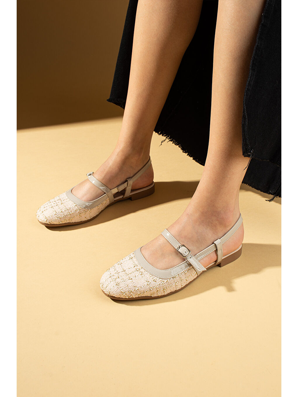 Bej Hasır Kumaş Arkası Açık Tokalı Rahat Kalıp Kadın Babet 018-019-25Sim