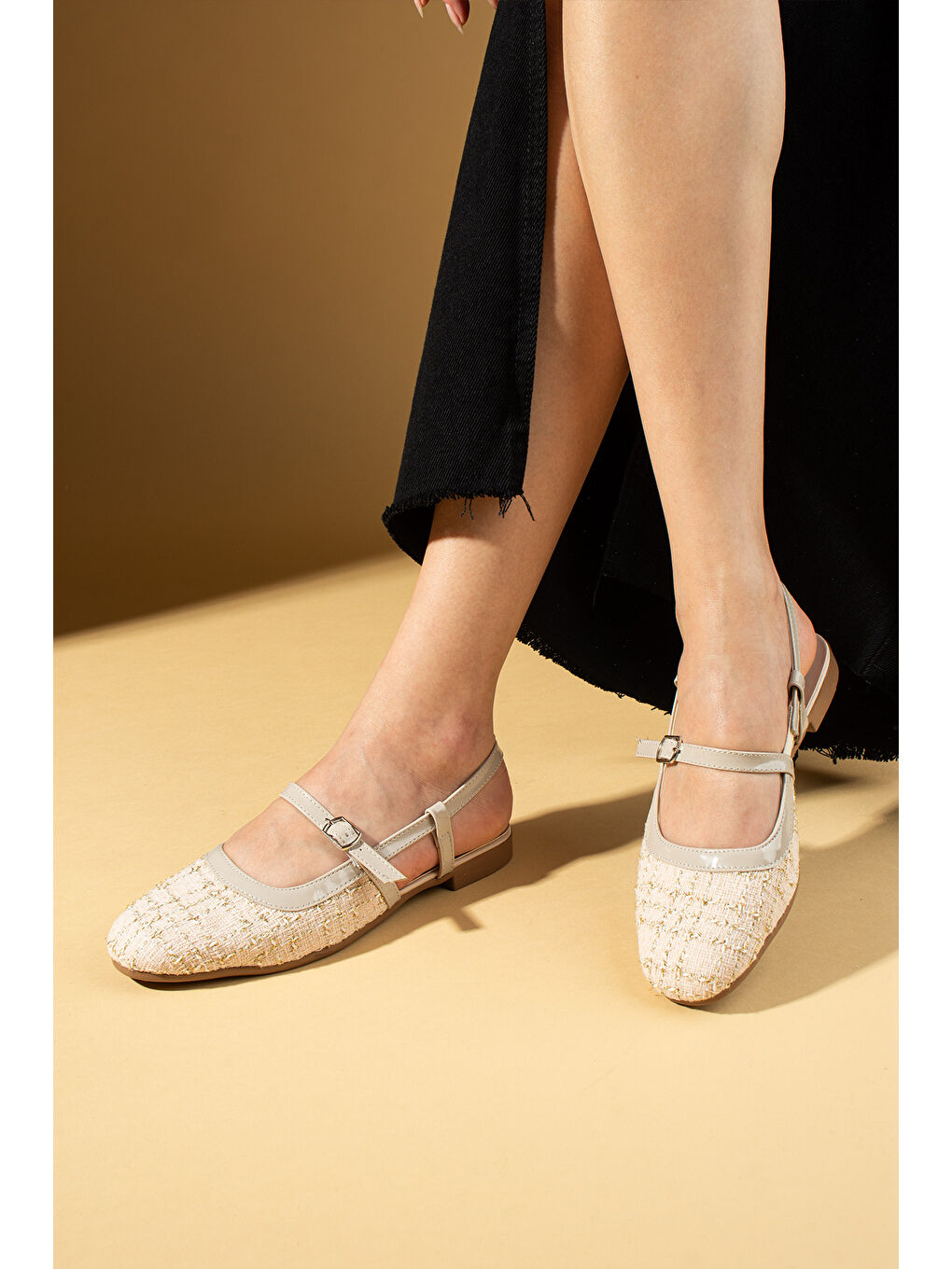 Bej Hasır Kumaş Arkası Açık Tokalı Rahat Kalıp Kadın Babet 018-019-25Sim-1