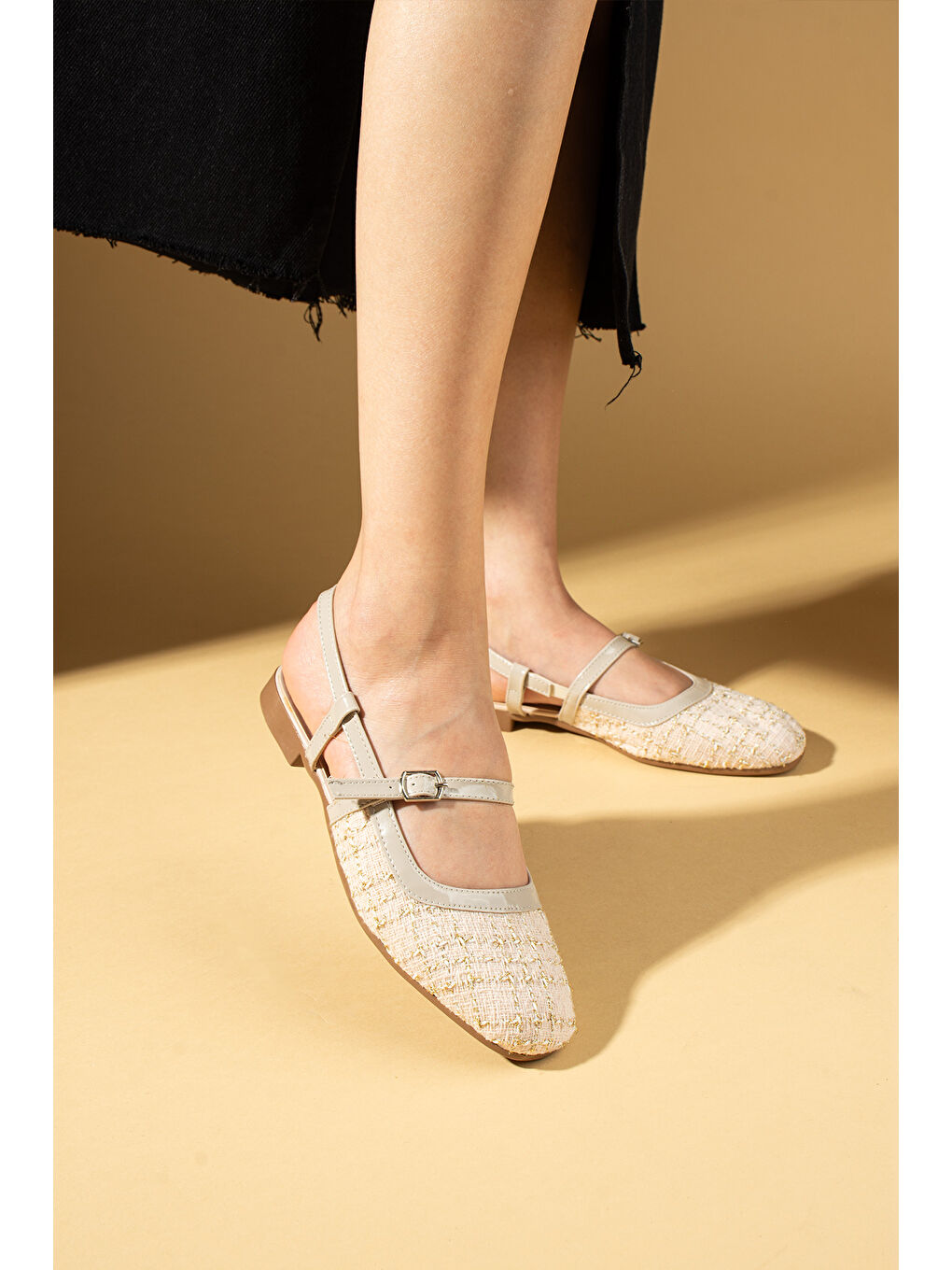 Bej Hasır Kumaş Arkası Açık Tokalı Rahat Kalıp Kadın Babet 018-019-25Sim-2