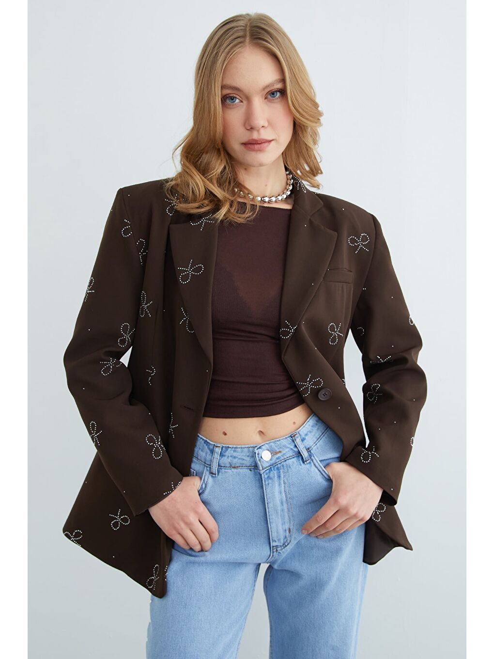 Kahverengi Fiyonklu Taşlı Tek Düğmeli Ceket