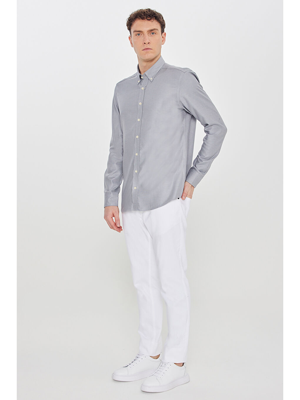 Erkek Gri %100 Pamuk Slim Fit Dar Kesim Düğmeli Yaka Diagonal Desenli Armürlü Gömlek-1