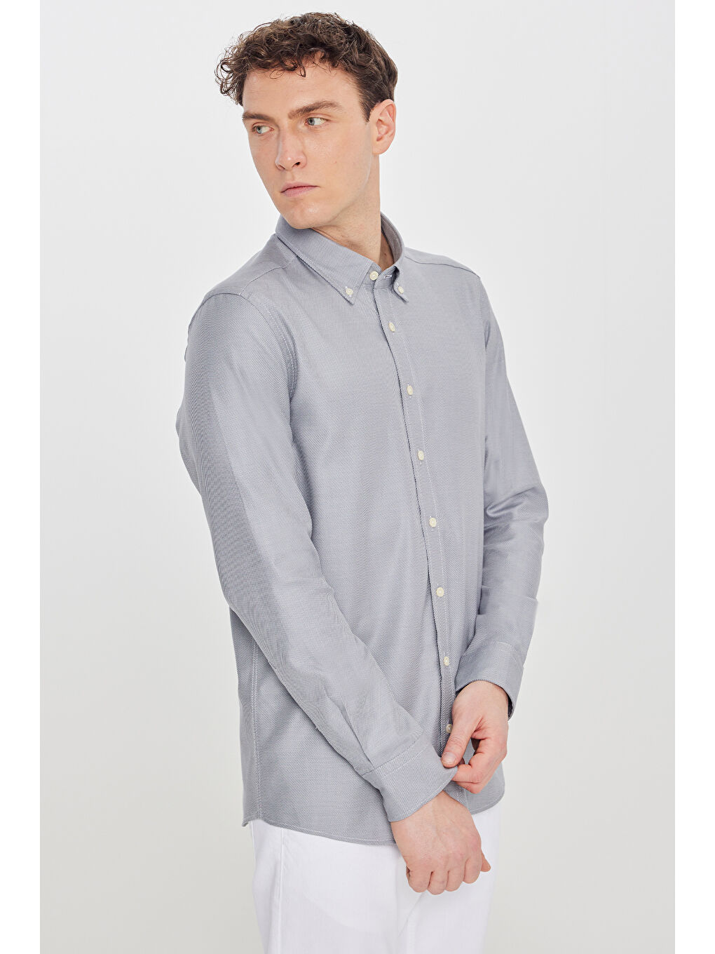 Erkek Gri %100 Pamuk Slim Fit Dar Kesim Düğmeli Yaka Diagonal Desenli Armürlü Gömlek-2