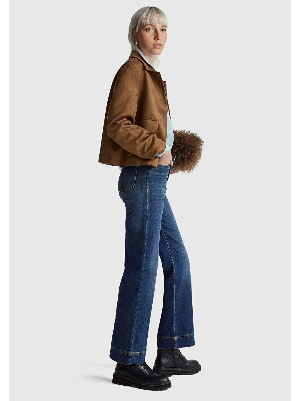 Kadın Koyu Mavi Pamuk Karışımlı Arkası Logo Etiketli Geniş Denim Pantolon-4