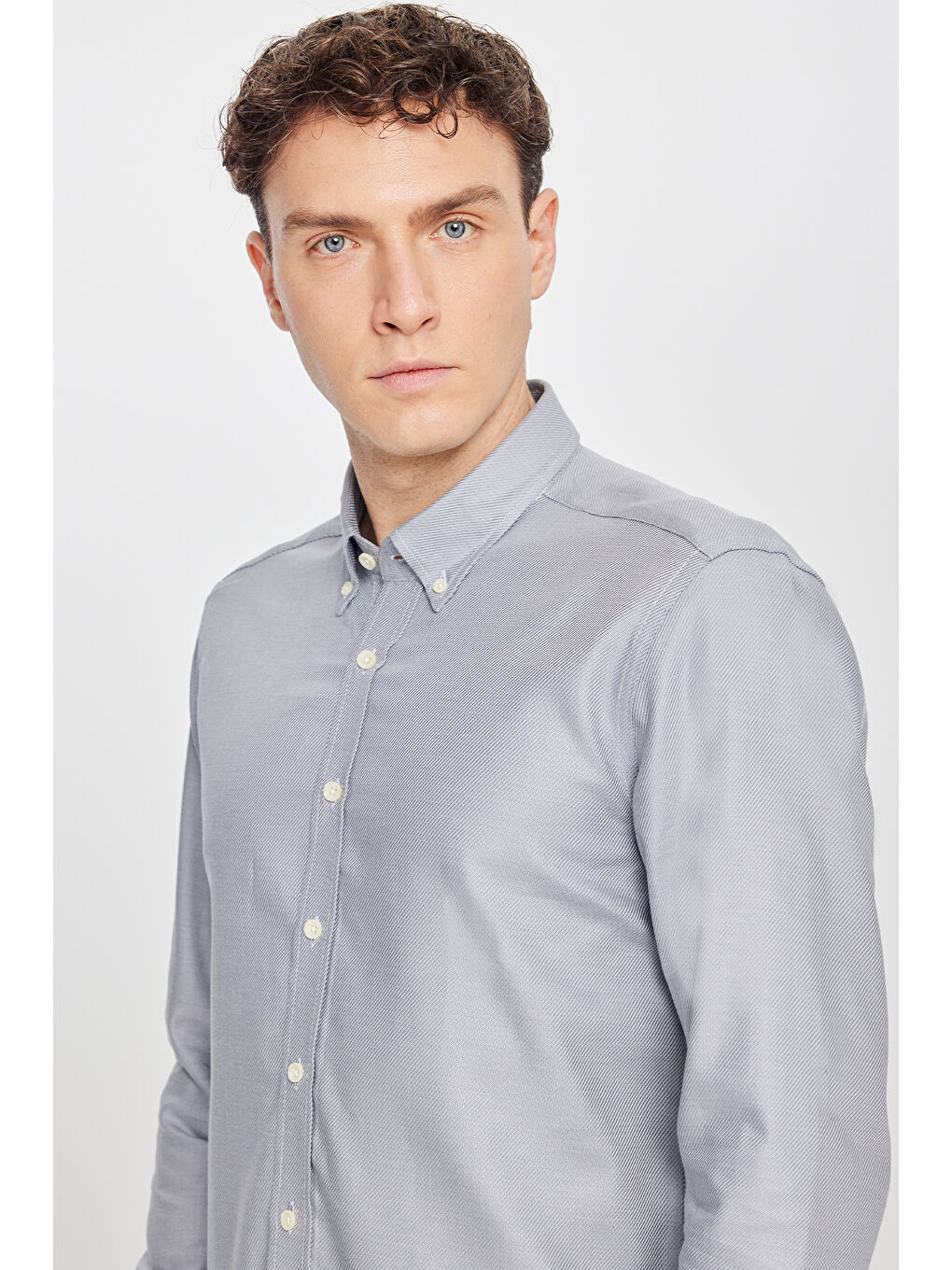Erkek Gri %100 Pamuk Slim Fit Dar Kesim Düğmeli Yaka Diagonal Desenli Armürlü Gömlek-3