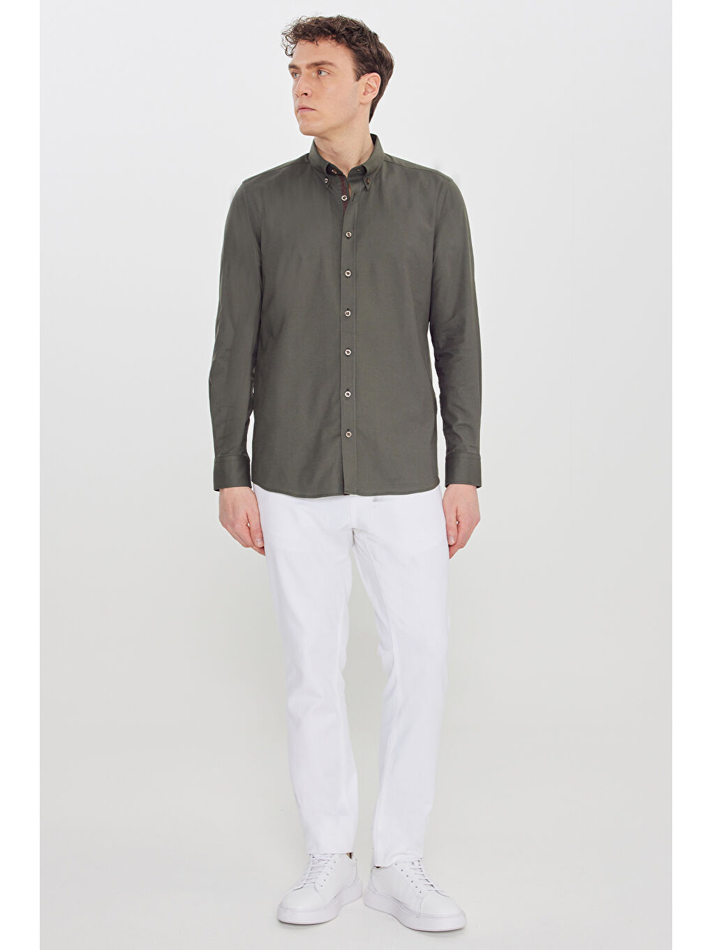 Erkek Haki Pamuklu Slim Fit Dar Kesim Düğmeli Yaka Gömlek-1