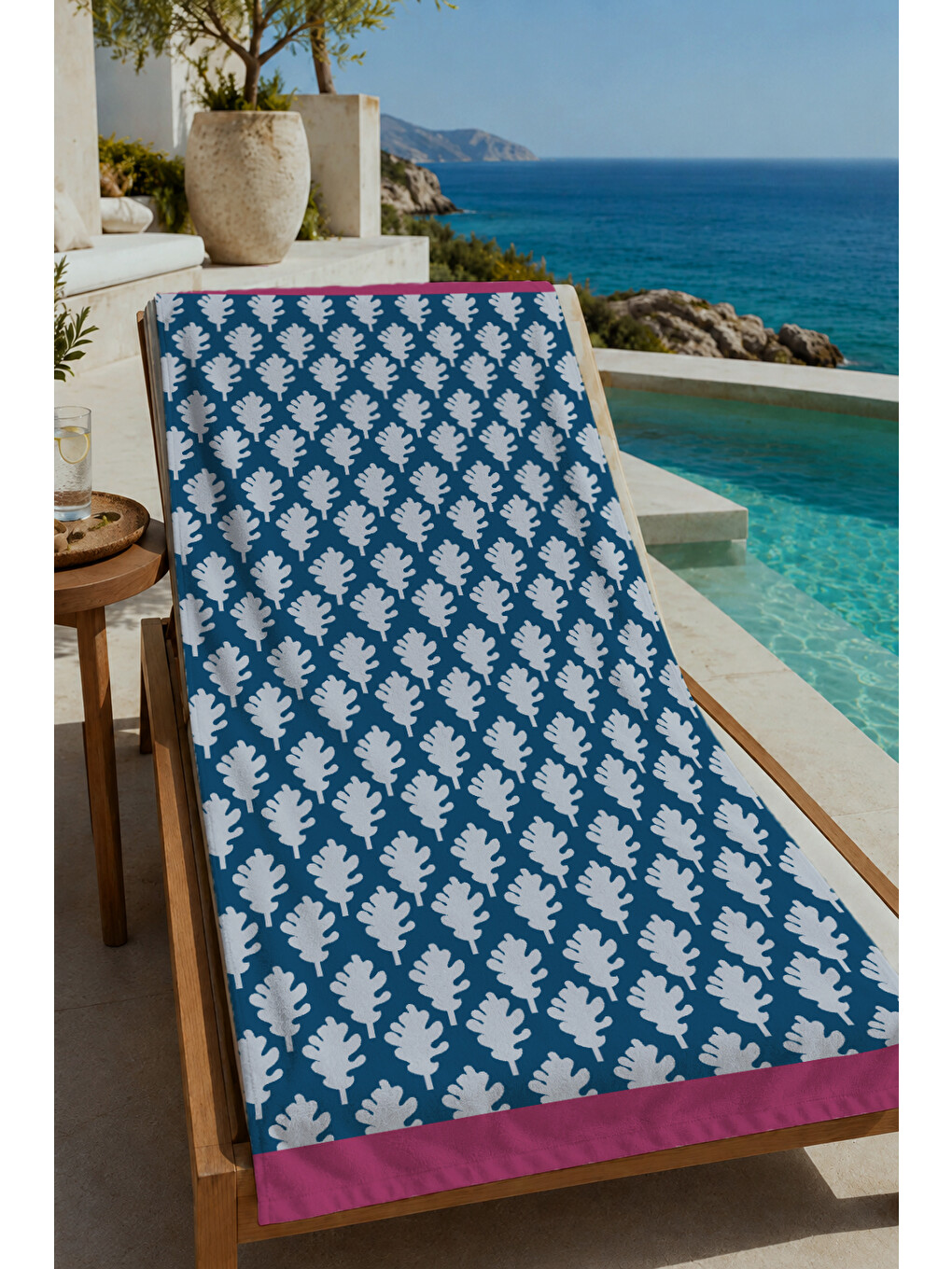 Lacivert Beyaz Baklava Geometrik Desenli 70x150 Cm Dijital Baskılı Plaj Ve Banyo Havlusu