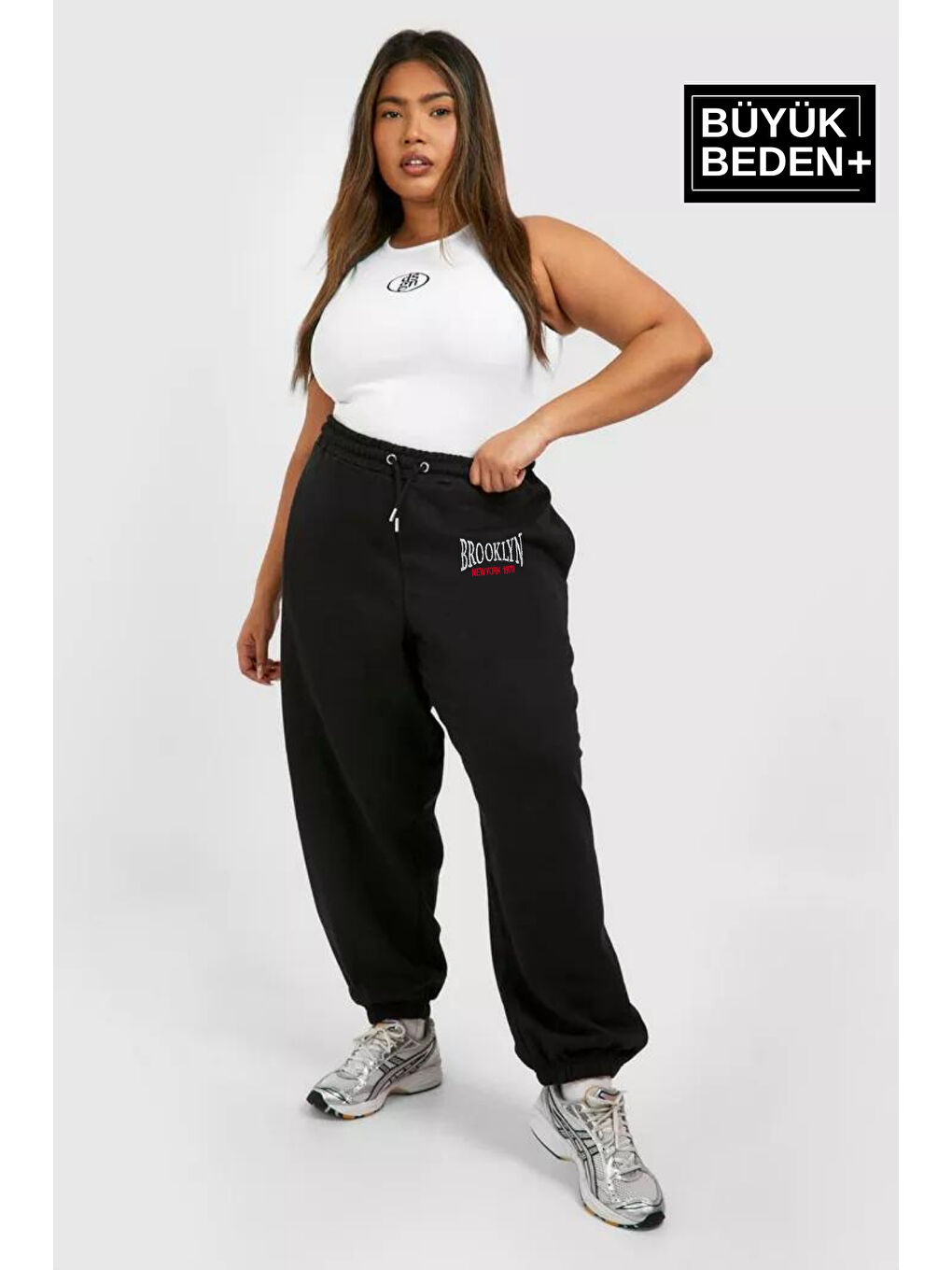 Siyah Kadın Büyük Beden Paça Lastikli Buyuk Brooklyn Baskılı İnce Eşofman Altı SPR24BEAK49