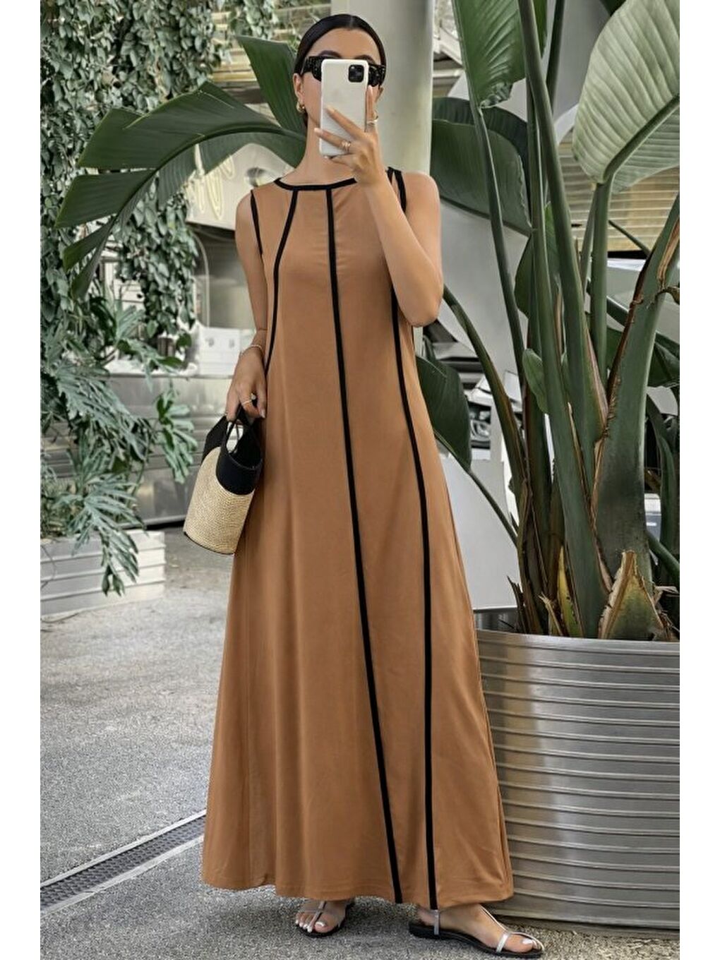 Kahverengi Kadın Omuzlardan Açık Yaka Ince şerit Detaylı Uzun Viskon Elbise