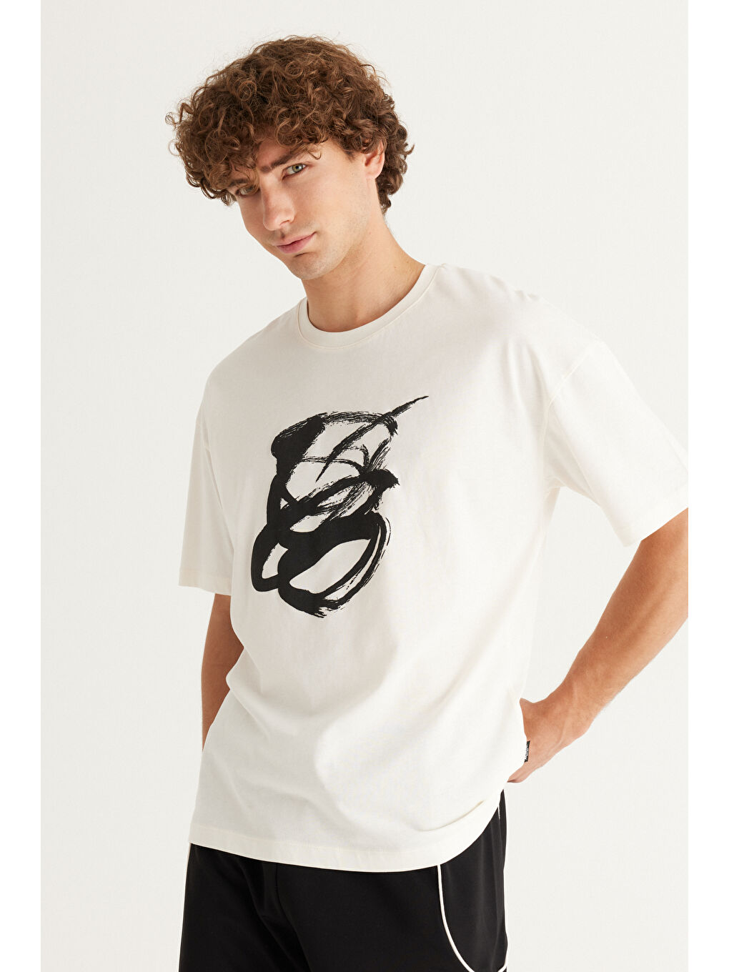 Erkek Ekru Oversize Bisiklet Yaka Kısa kollu %100 Pamuk Baskılı Tişört-1