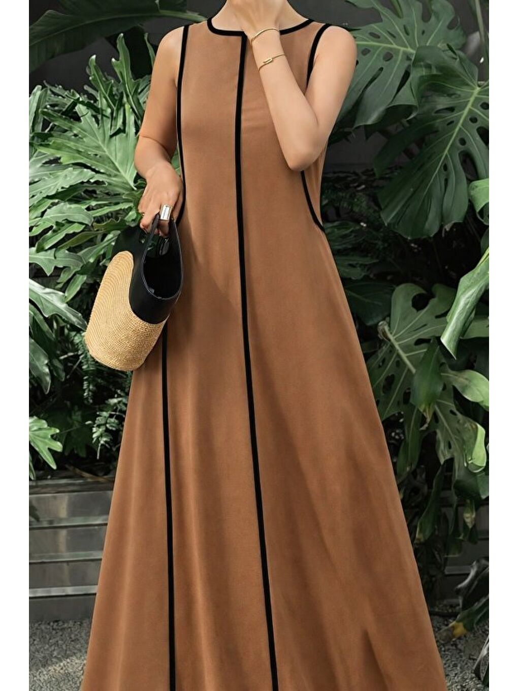 Kahverengi Kadın Omuzlardan Açık Yaka Ince şerit Detaylı Uzun Viskon Elbise-1