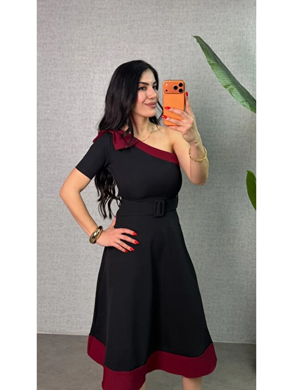 Siyah Kadın Tek Omuz Fiyonk Detaylı Midi Boy Elbise