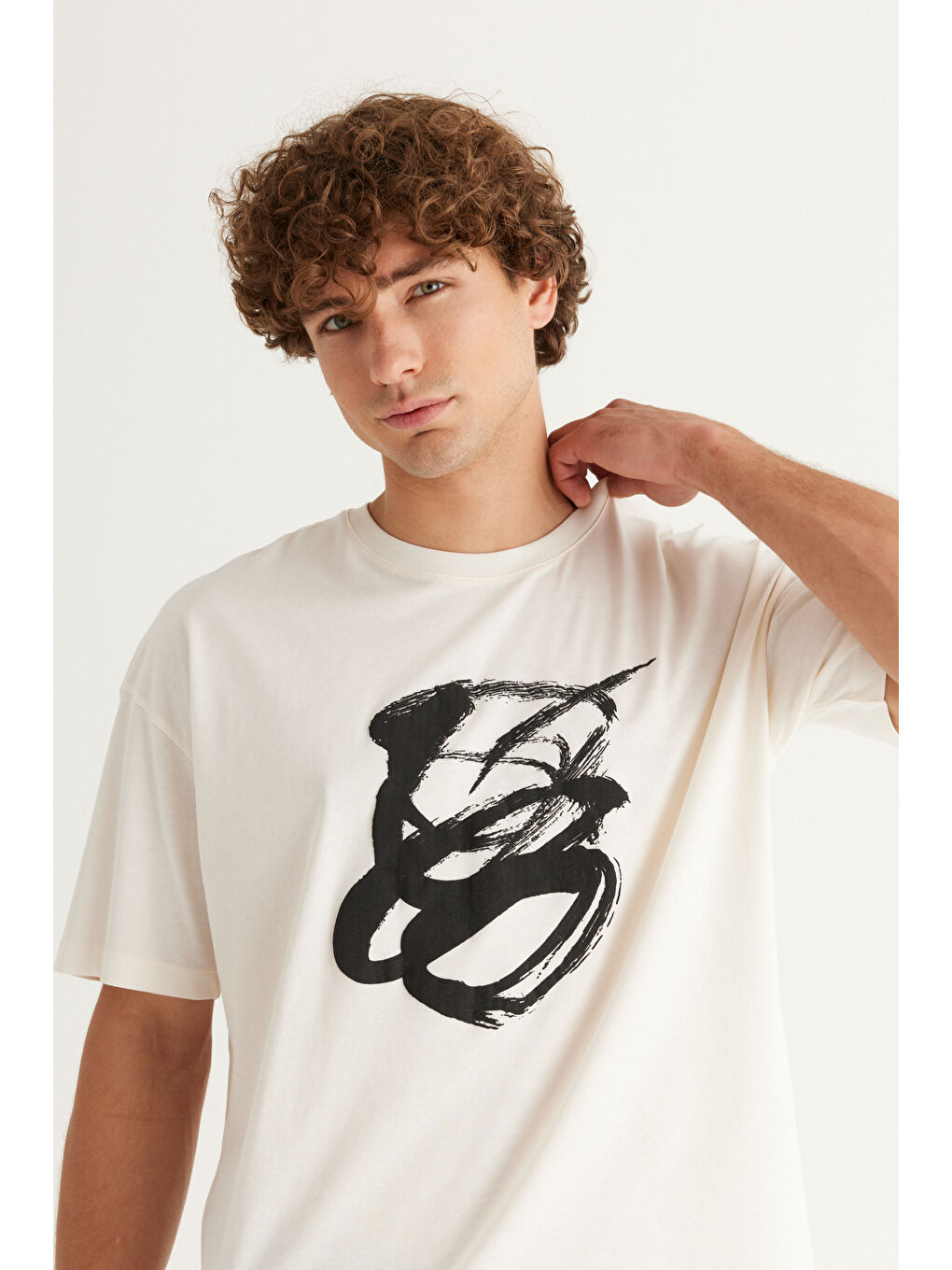 Erkek Ekru Oversize Bisiklet Yaka Kısa kollu %100 Pamuk Baskılı Tişört-2