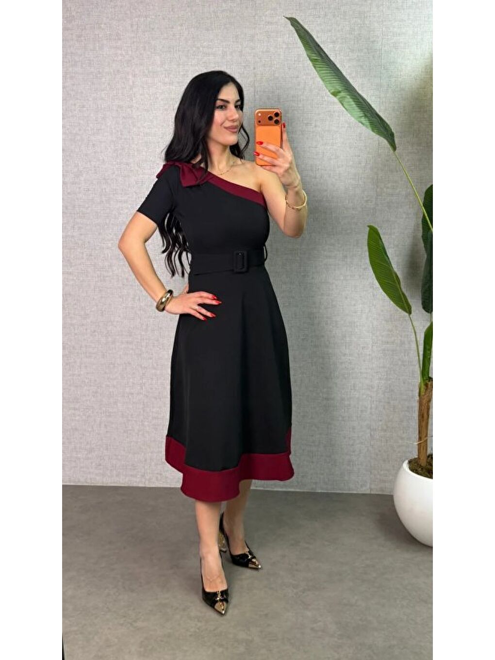 Siyah Kadın Tek Omuz Fiyonk Detaylı Midi Boy Elbise-1