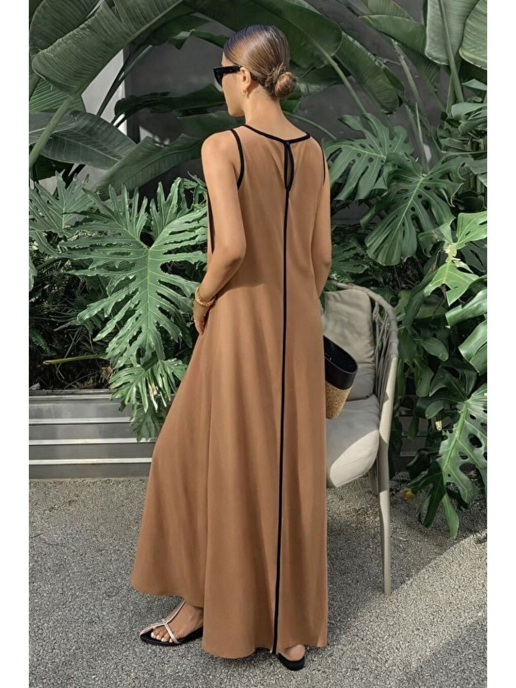 Kahverengi Kadın Omuzlardan Açık Yaka Ince şerit Detaylı Uzun Viskon Elbise-3