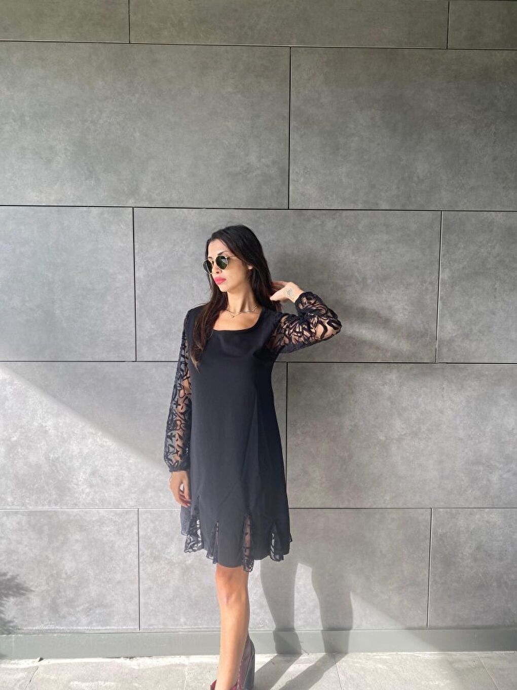 Siyah Kadın Uzun Kollu Yuvarlak Yaka Kol Ve Etek Ucu Dantelli Kısa Ithal Krep Elbise-3