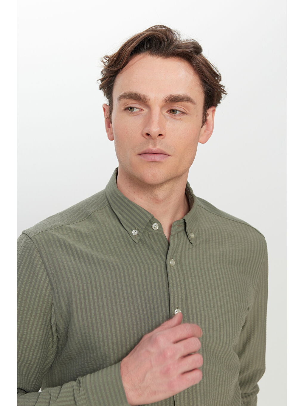 Erkek Haki Slim Fit Dar Kesim Düğmeli Yaka Armürlü Gofre Desenli Gömlek-3