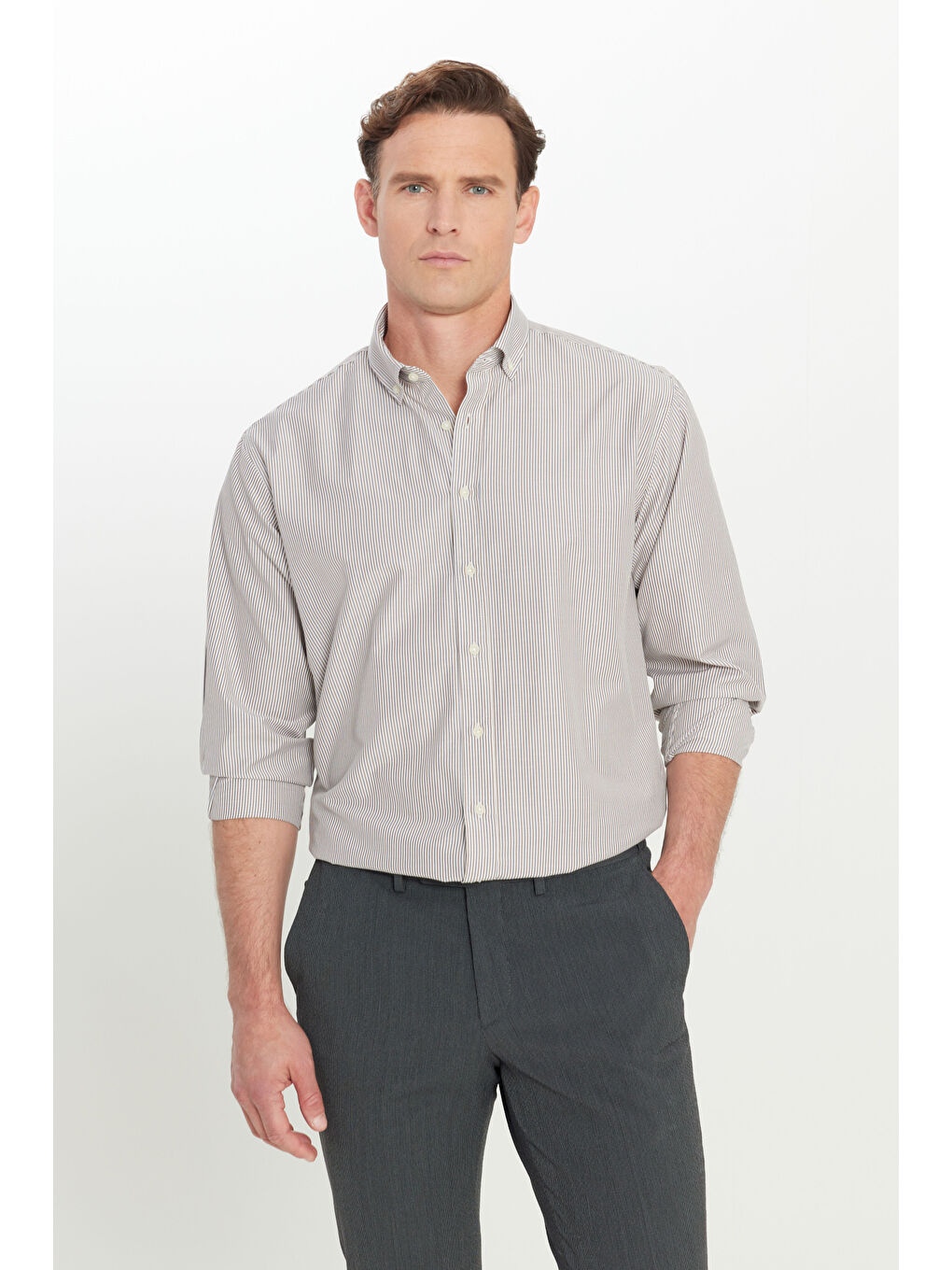 Erkek Bej Pamuklu Comfort Fit Rahat Kesim Düğmeli Yaka Çizgili Gömlek