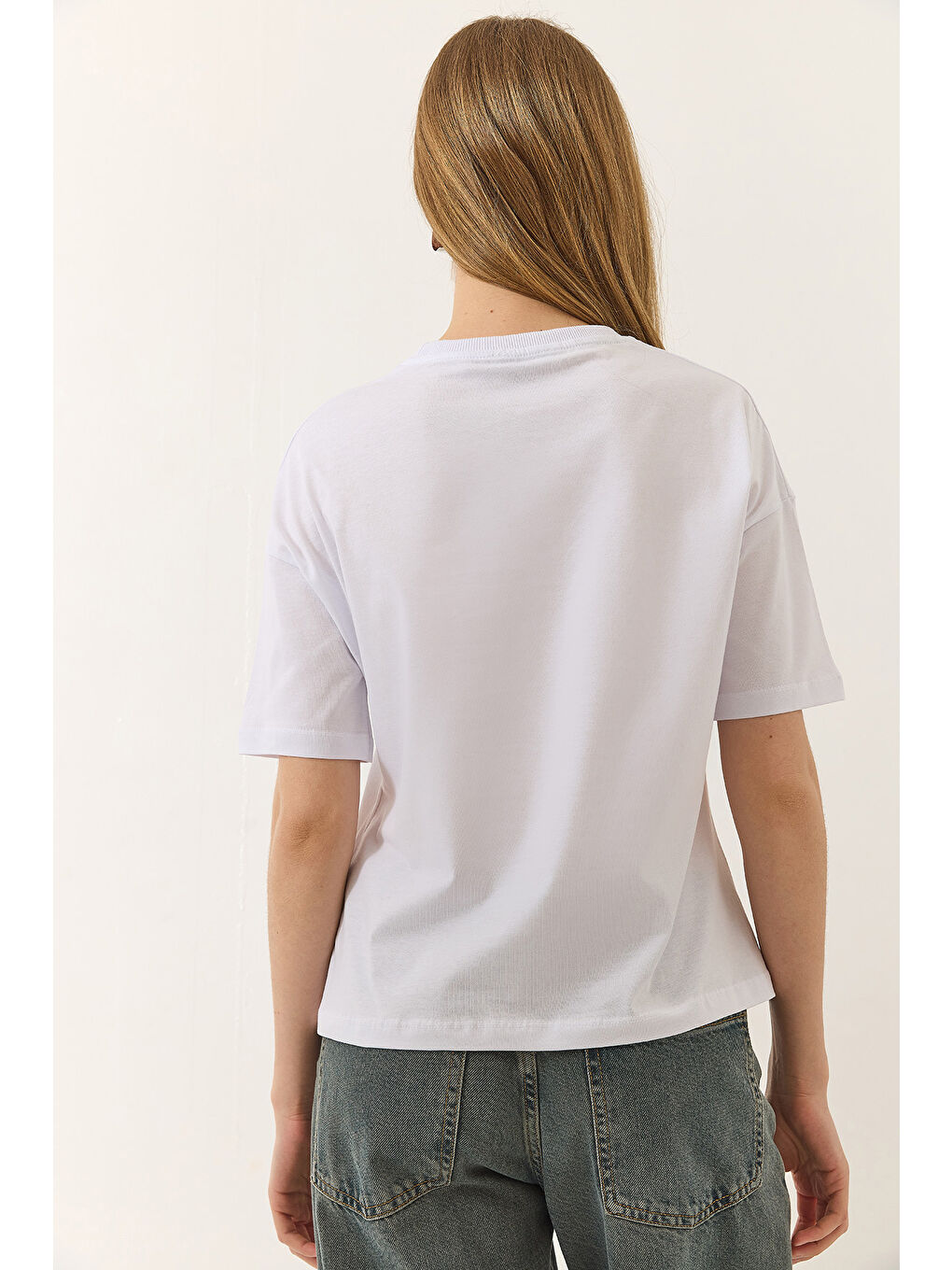 Beyaz Kadın % Organik Pamuk Relaxed Fit Yırtmaçlı Yuvarlak Yakalı T-Shirt-5