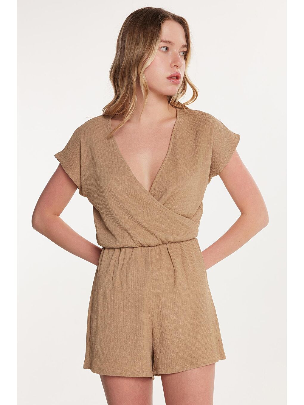 Kadın Regular Fit Kısa Kollu V Yaka Kahverengi Tulum