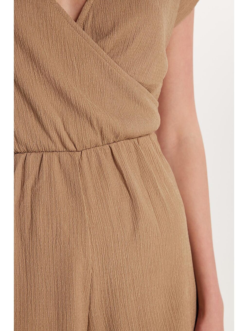 Kadın Regular Fit Kısa Kollu V Yaka Kahverengi Tulum-2