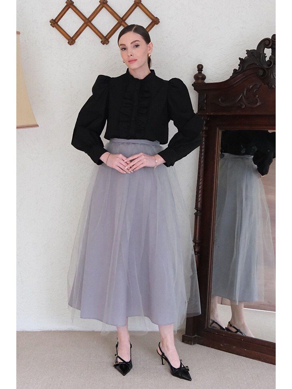Gri Tütülü Etek & Siyah Fırfırlı Crop Gömlek Takım-1