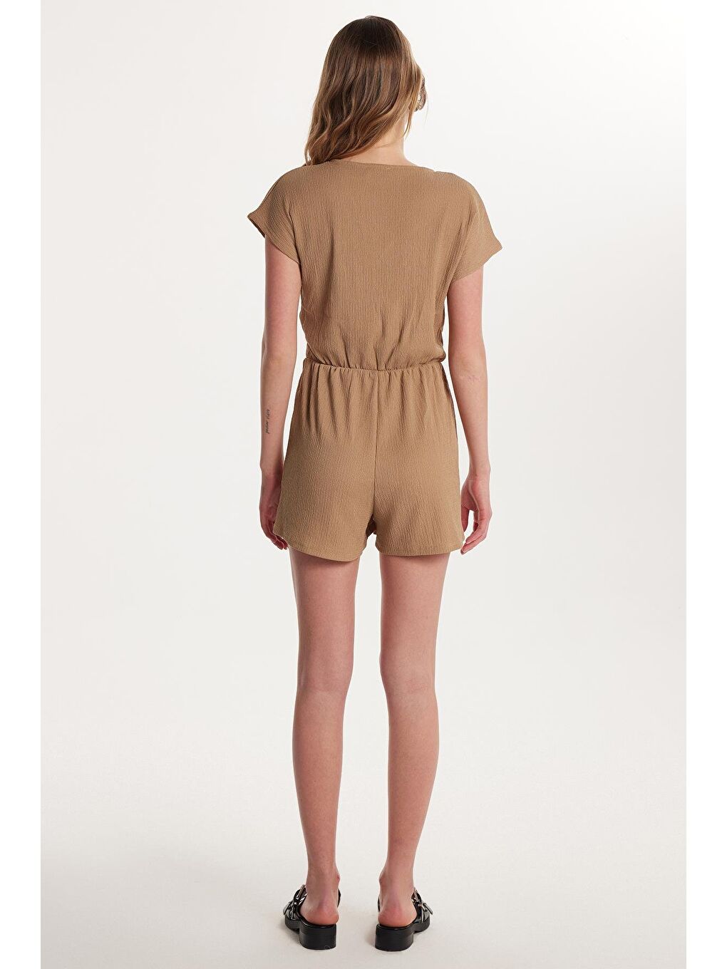 Kadın Regular Fit Kısa Kollu V Yaka Kahverengi Tulum-4