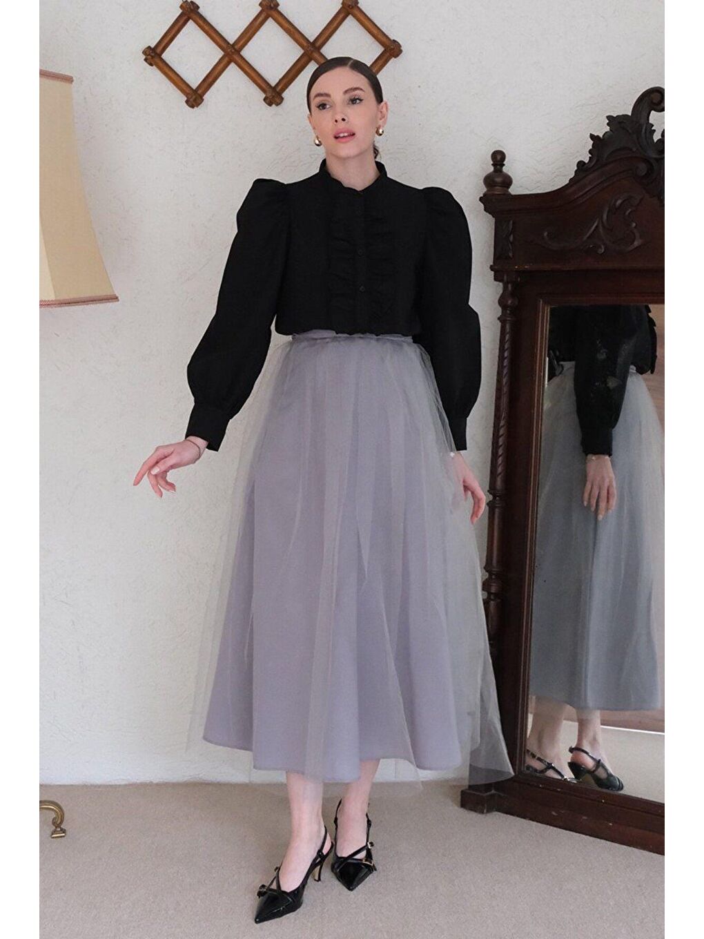 Gri Tütülü Etek & Siyah Fırfırlı Crop Gömlek Takım-2