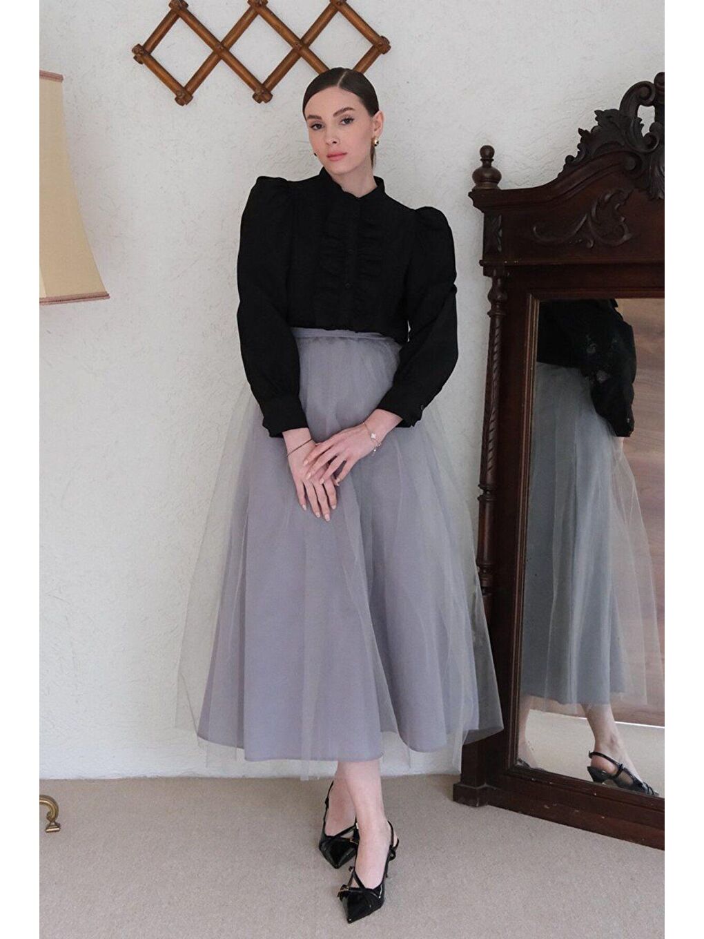 Gri Tütülü Etek & Siyah Fırfırlı Crop Gömlek Takım-3