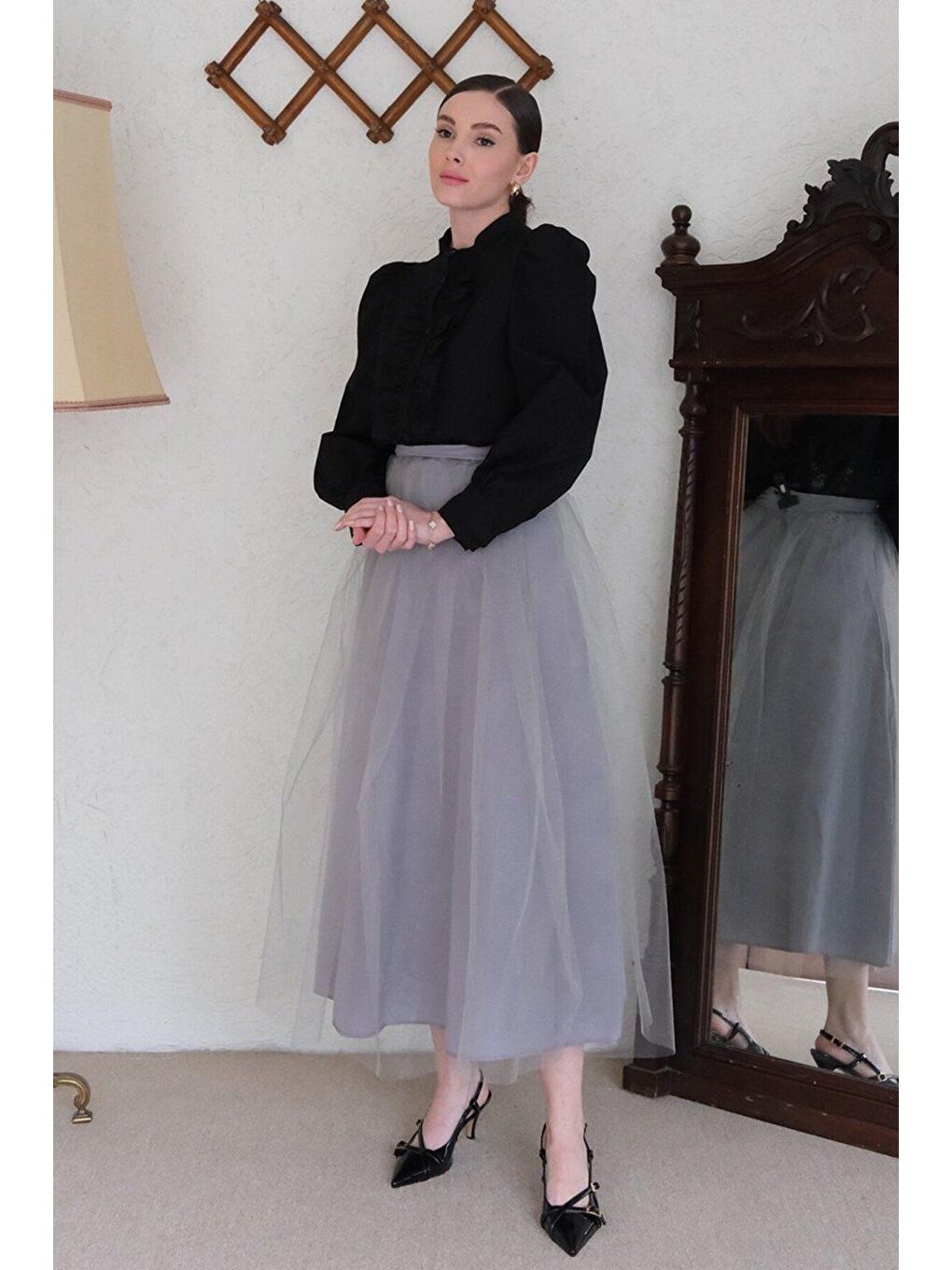 Gri Tütülü Etek & Siyah Fırfırlı Crop Gömlek Takım-4