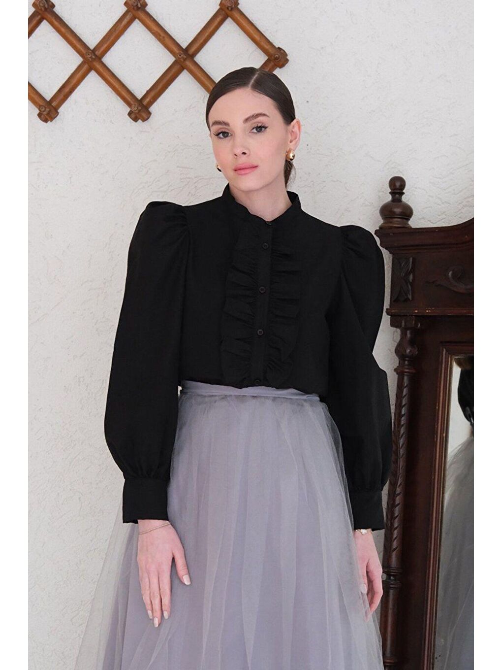 Gri Tütülü Etek & Siyah Fırfırlı Crop Gömlek Takım-5