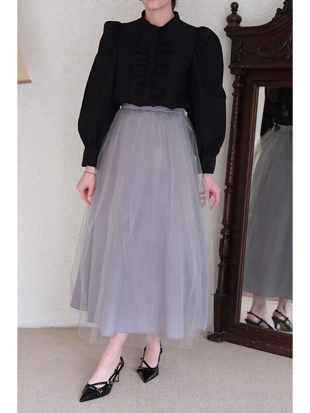 Gri Tütülü Etek & Siyah Fırfırlı Crop Gömlek Takım-6