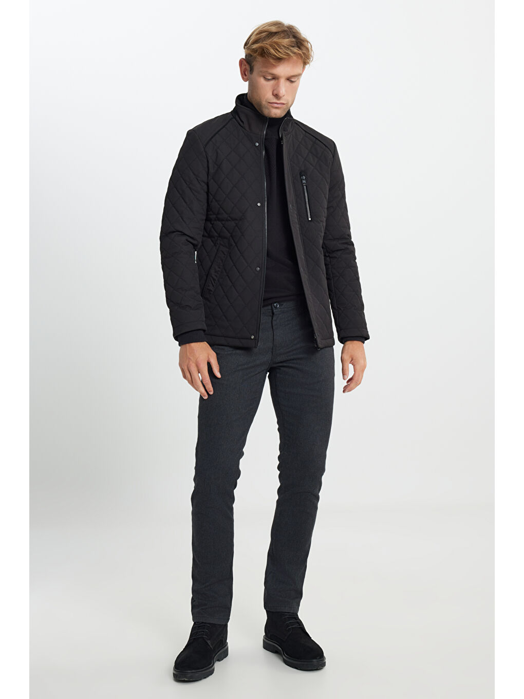 Erkek Siyah Standart Fit Normal Kesim Dik Yaka Kapitone Desenli Çıtçıtlı Yan Cepli Overcoat-1